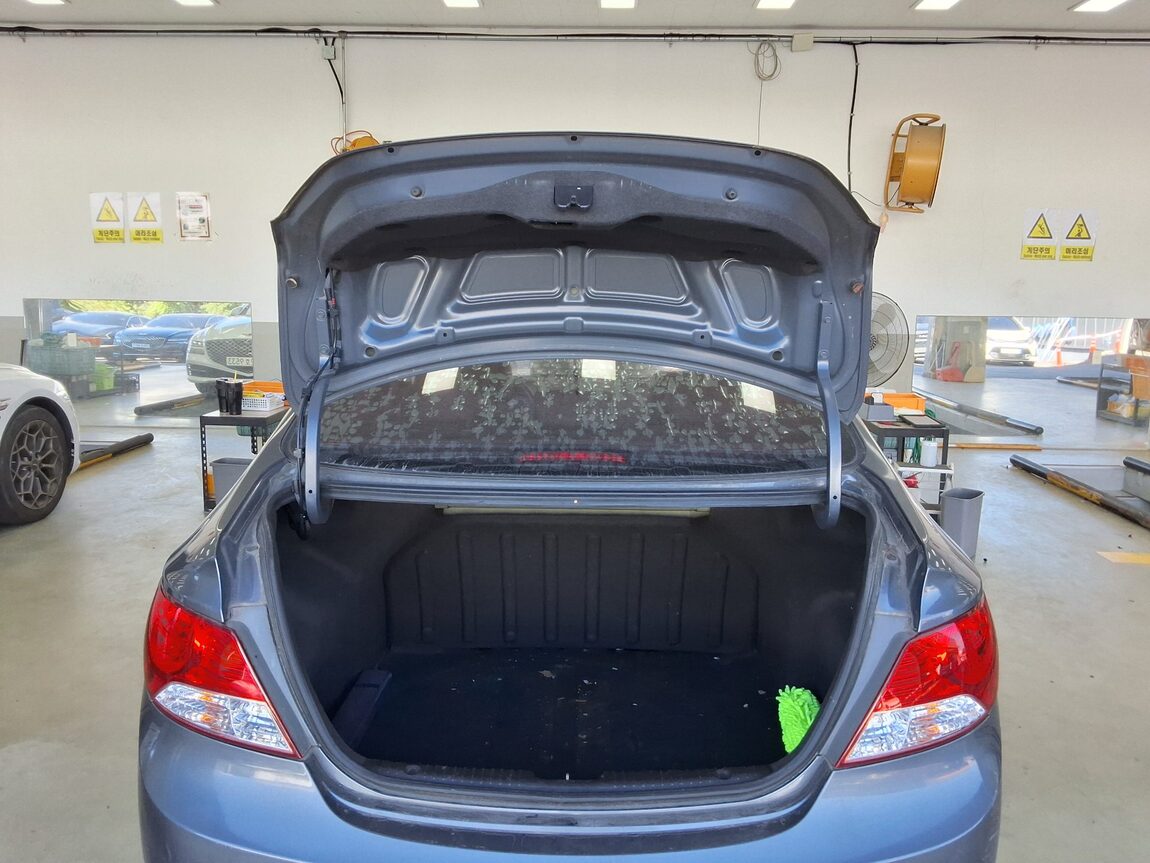 HYUNDAI NEW ACCENT 1.4 VVT PREMIER 2012 - zdjęcie 15