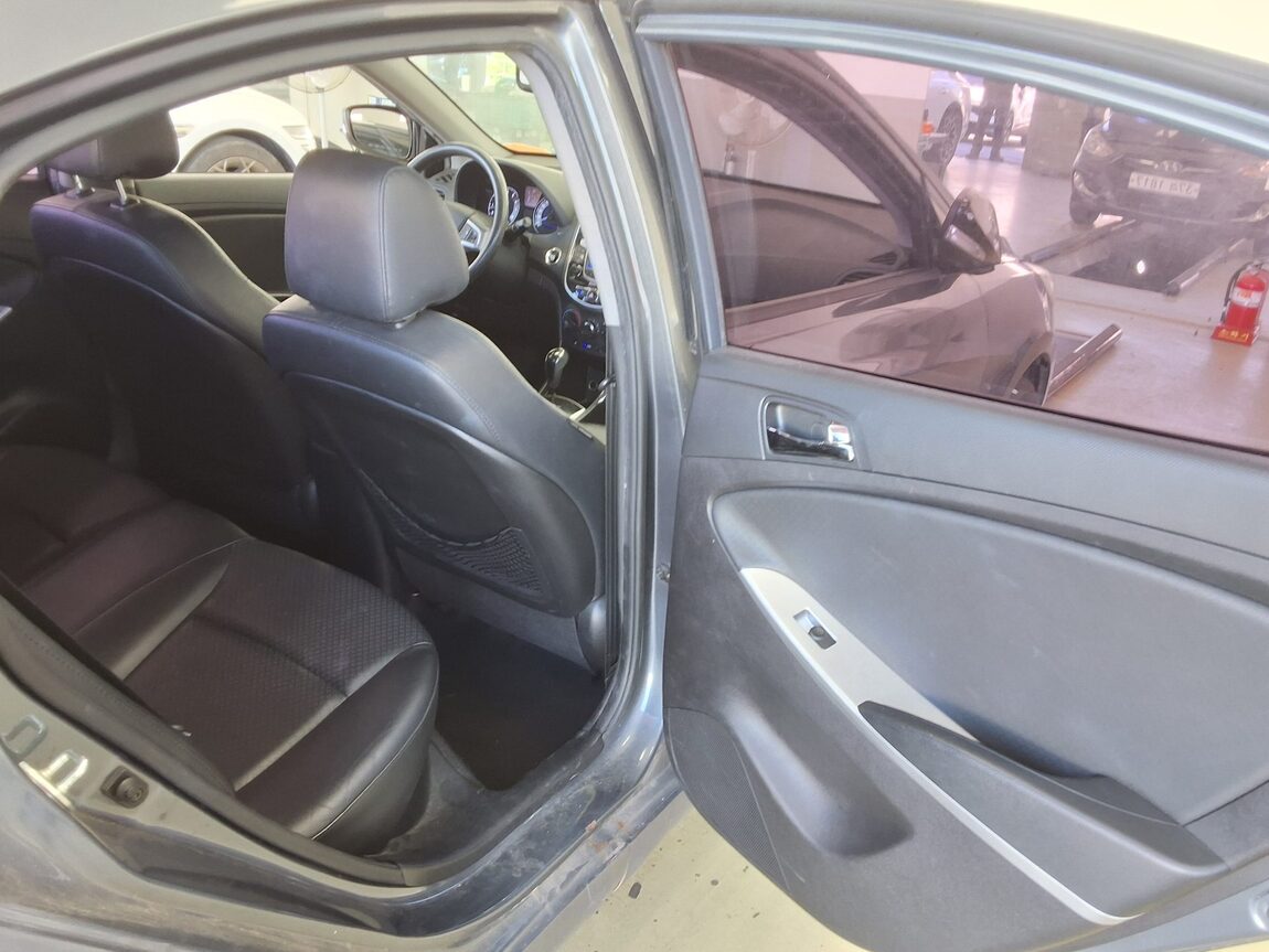HYUNDAI NEW ACCENT 1.4 VVT PREMIER 2012 - zdjęcie 13