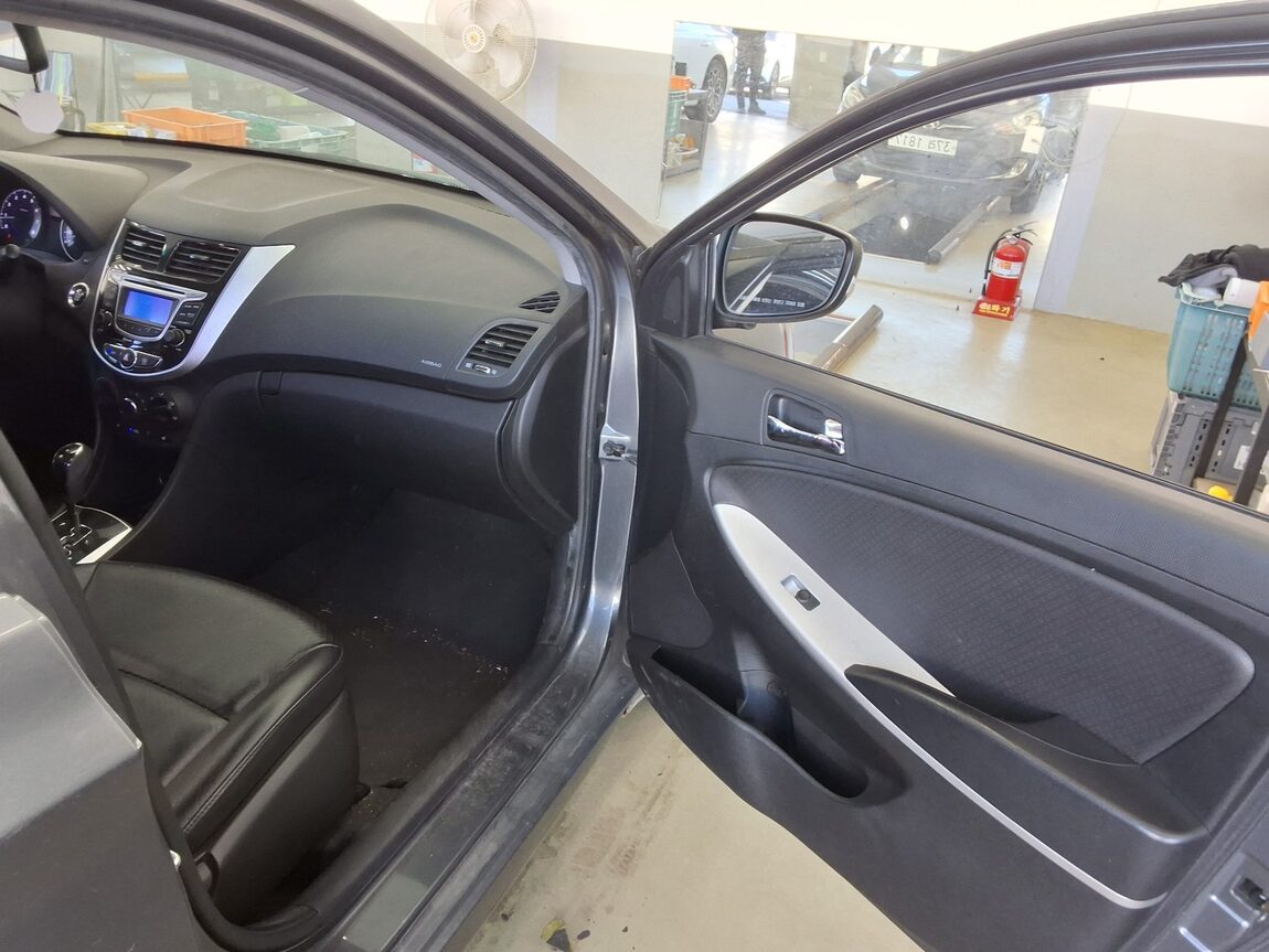 HYUNDAI NEW ACCENT 1.4 VVT PREMIER 2012 - zdjęcie 14