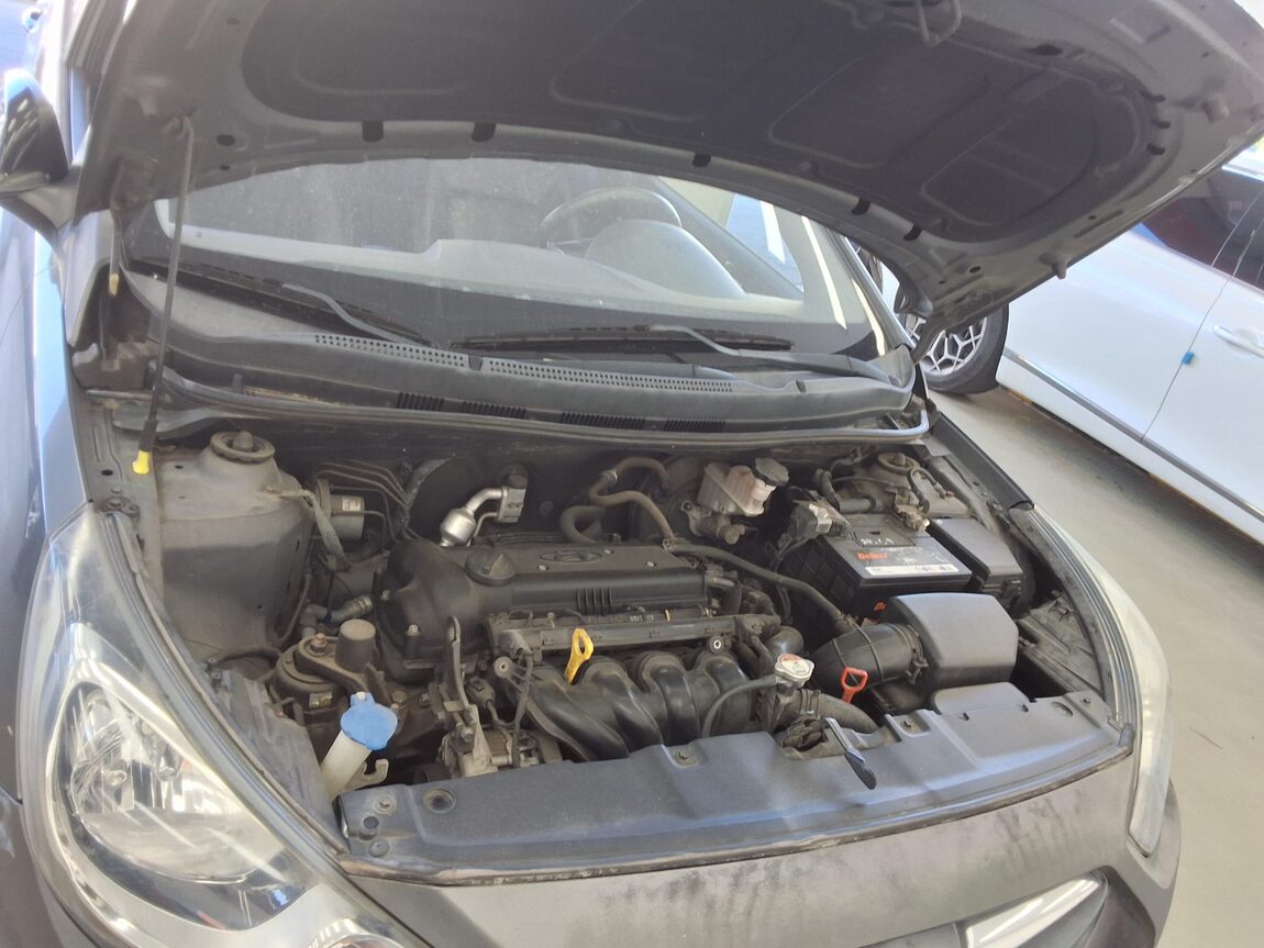 HYUNDAI NEW ACCENT 1.4 VVT PREMIER 2012 - zdjęcie 17