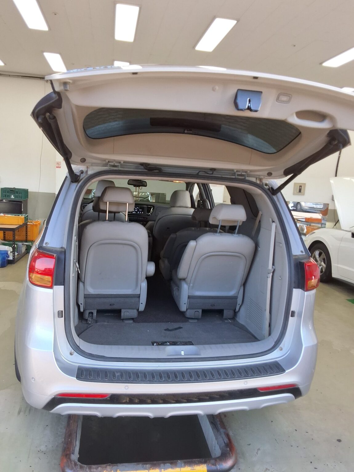KIA ALL NEW CARNIVAL 9-SEATER DIESEL PRESTIGE 2017 - zdjęcie 15