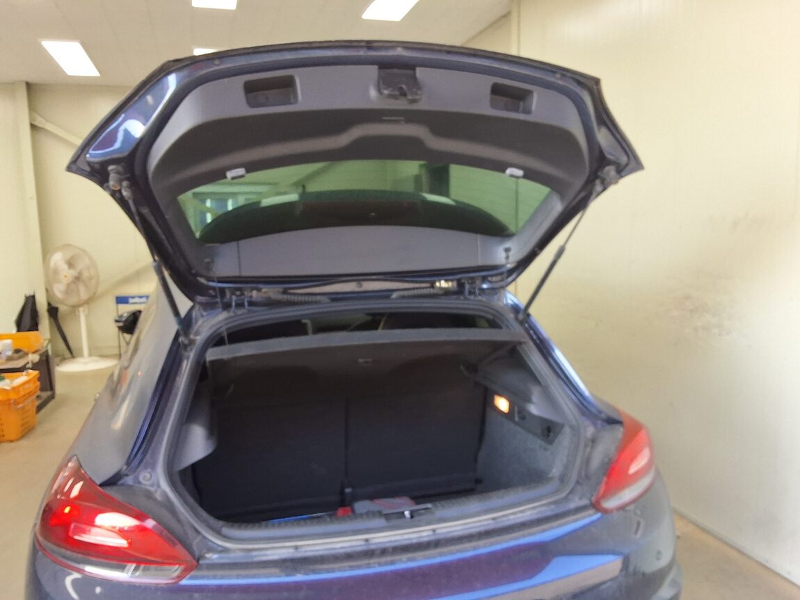 VOLKSWAGEN SCIROCCO (3RD GEN) 2.0 TDI R LINE 2014 - zdjęcie 13