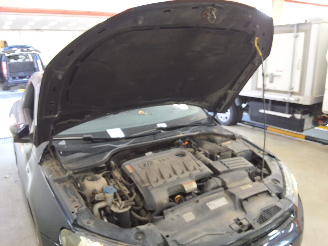 VOLKSWAGEN SCIROCCO (3RD GEN) 2.0 TDI R LINE 2014 - zdjęcie 15