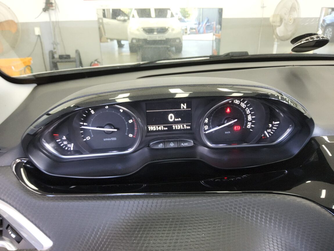 PEUGEOT 2008 1.6 e-HDi ALLURE 2015 - zdjęcie 9