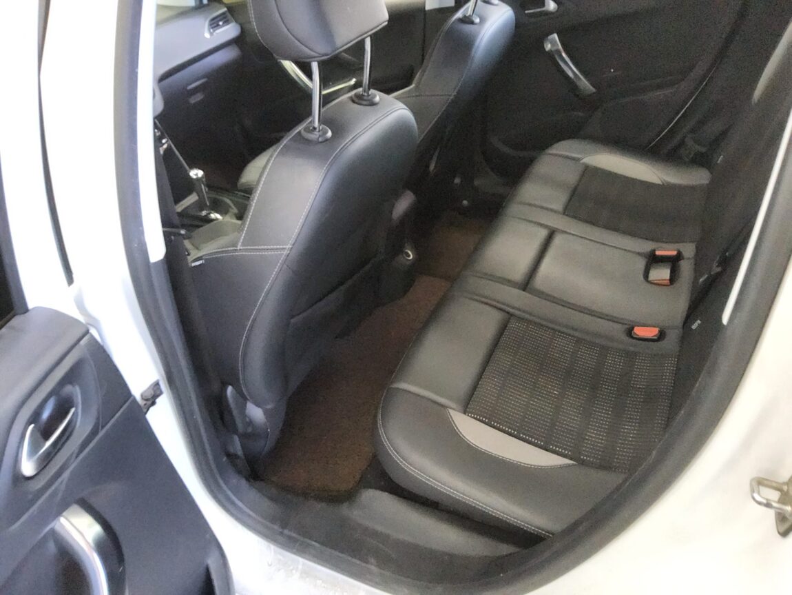 PEUGEOT 2008 1.6 e-HDi ALLURE 2015 - zdjęcie 12