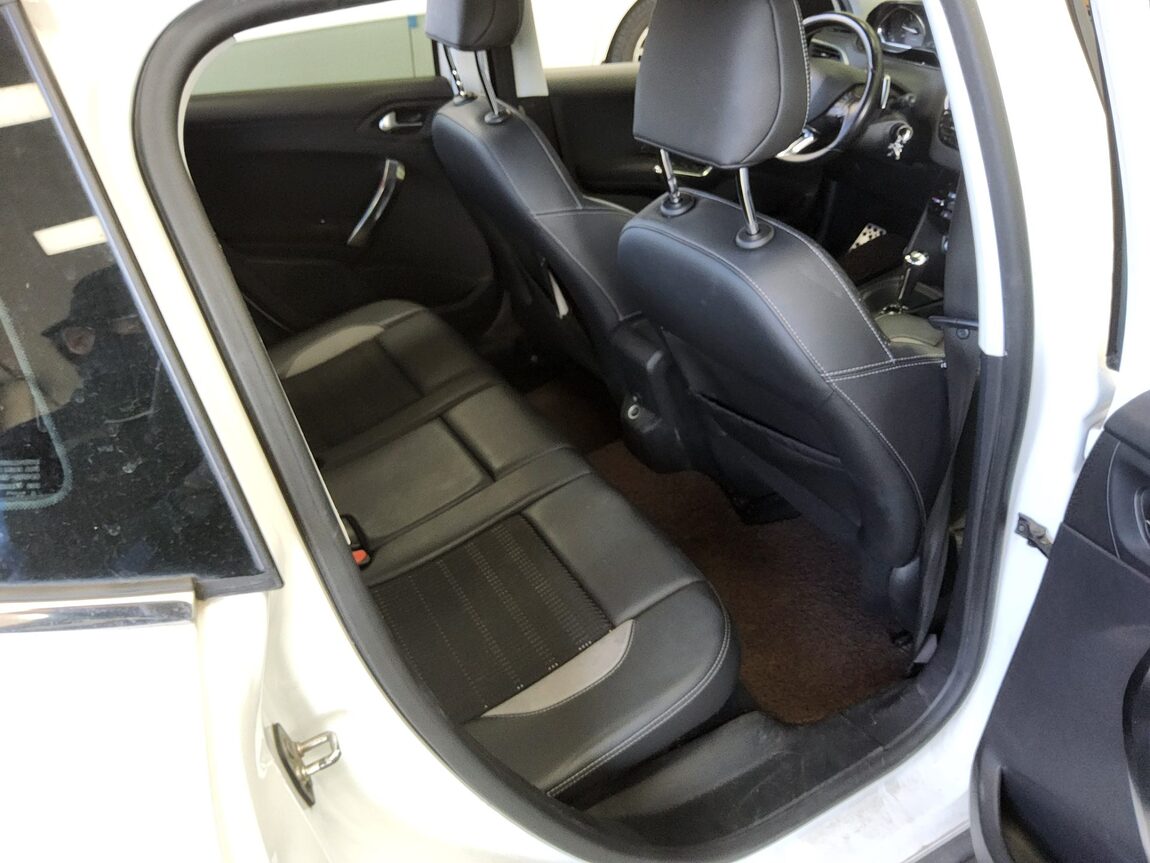PEUGEOT 2008 1.6 e-HDi ALLURE 2015 - zdjęcie 13