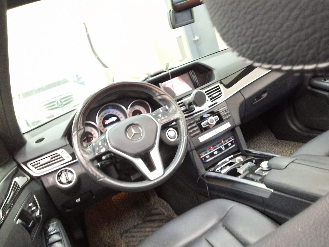 MERCEDES-BENZ E-CLASS (4TH GEN) E220 CDI BLUETEC AVANTGARDE 2015 - zdjęcie 12