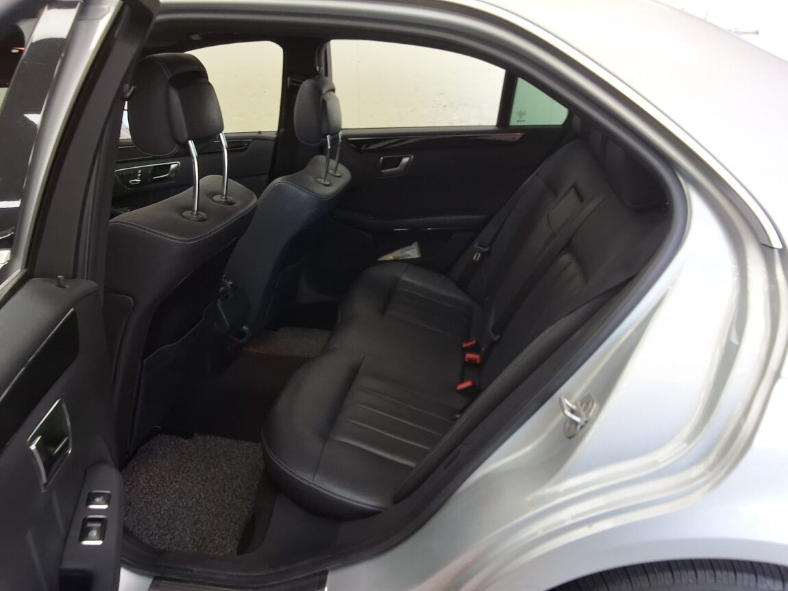 MERCEDES-BENZ E-CLASS (4TH GEN) E220 CDI BLUETEC AVANTGARDE 2015 - zdjęcie 13