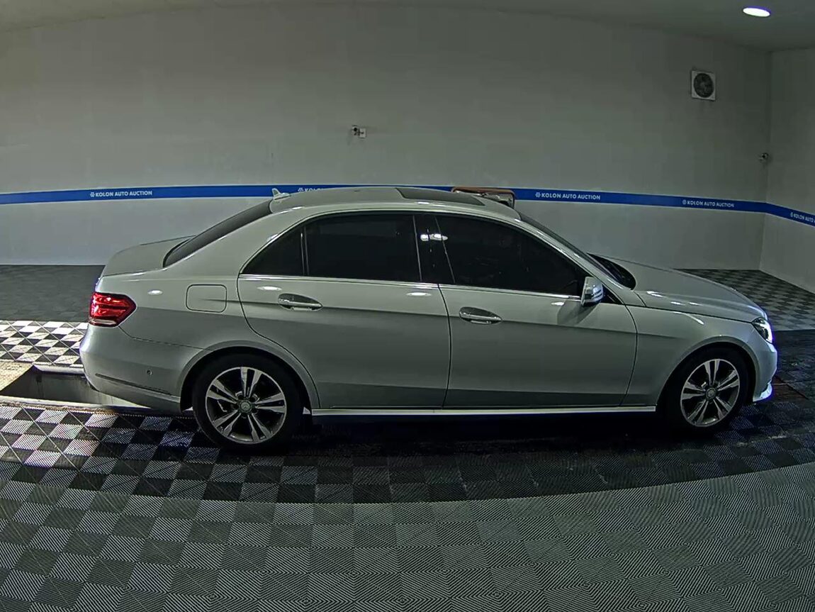 MERCEDES-BENZ E-CLASS (4TH GEN) E220 CDI BLUETEC AVANTGARDE 2015 - zdjęcie 4