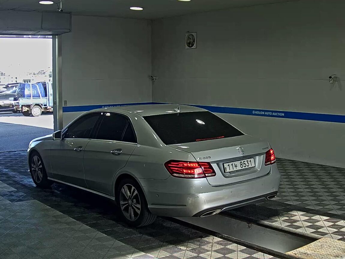 MERCEDES-BENZ E-CLASS (4TH GEN) E220 CDI BLUETEC AVANTGARDE 2015 - zdjęcie 6