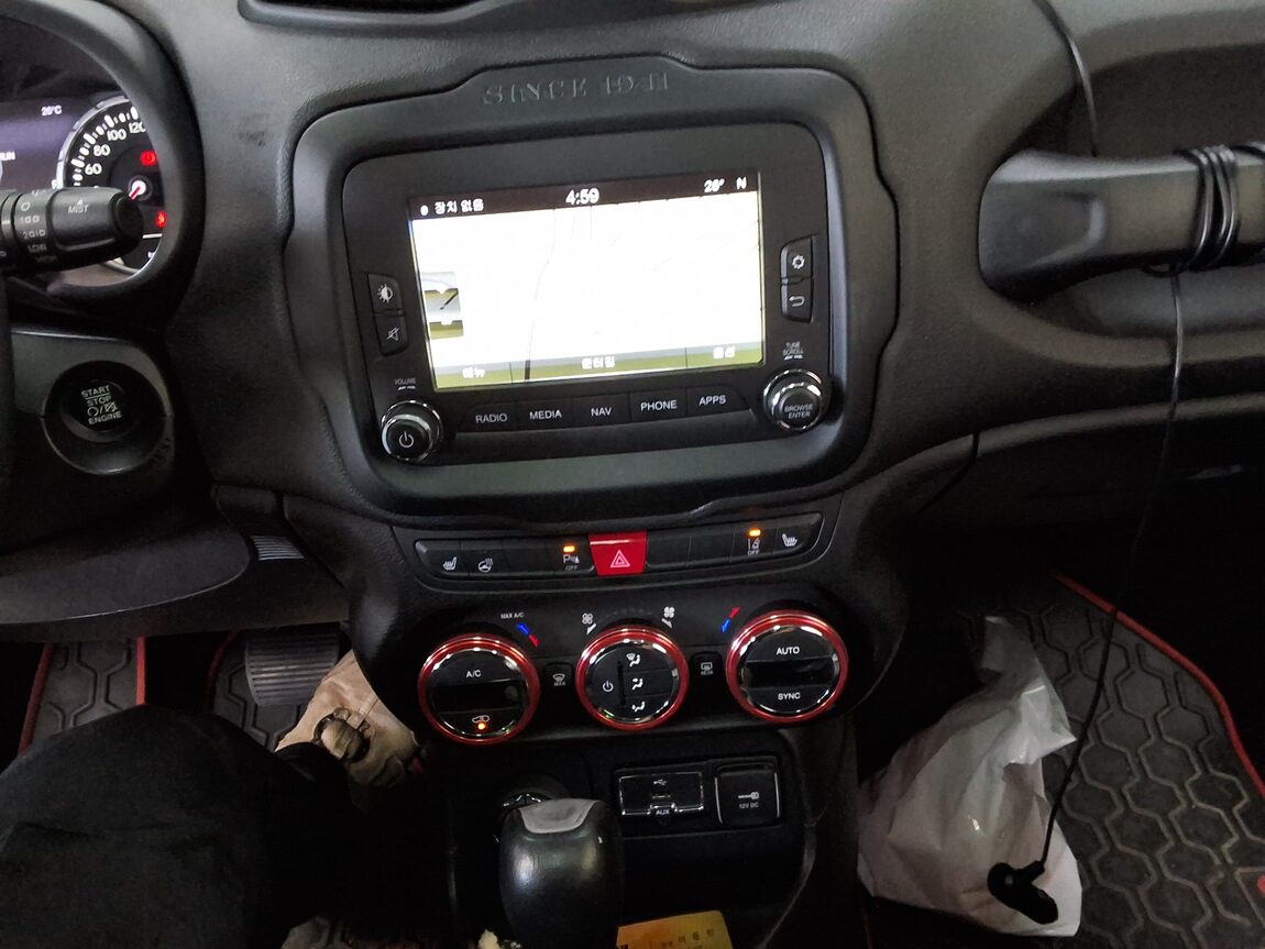 JEEP RENEGADE 2.0 DIESEL AWD LIMITED 2017 - zdjęcie 23