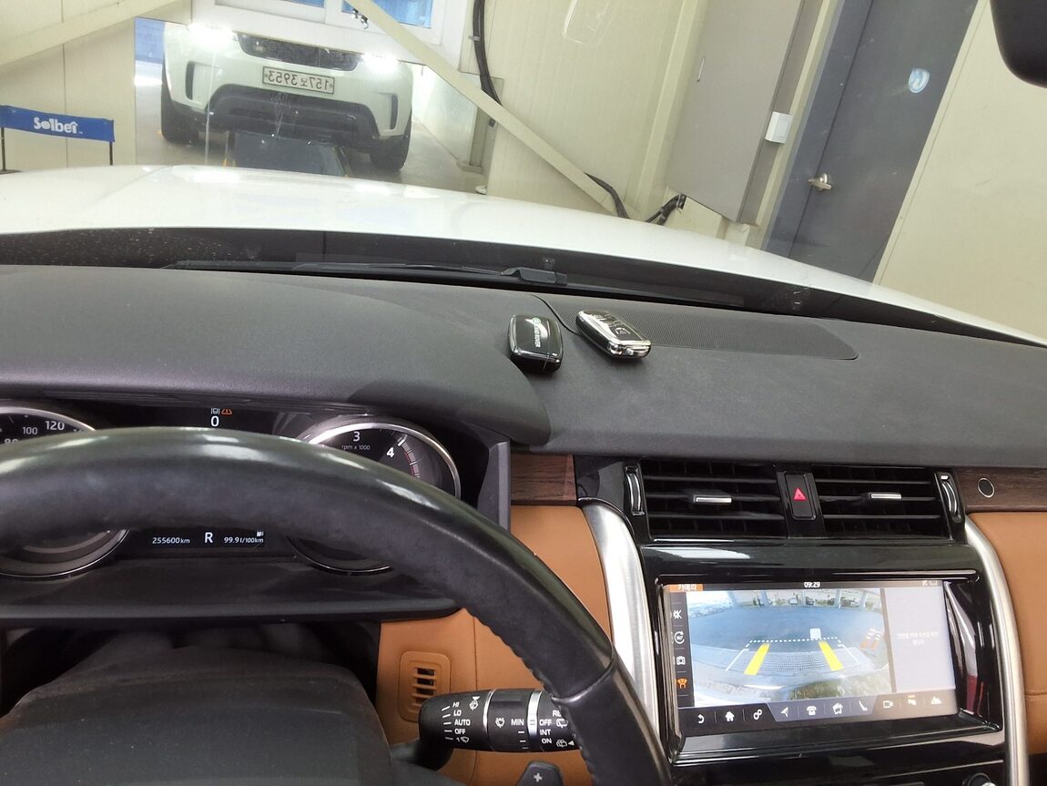 LAND ROVER DISCOVERY 5 3.0 TD6 HSE LUXURY 2017 - zdjęcie 25