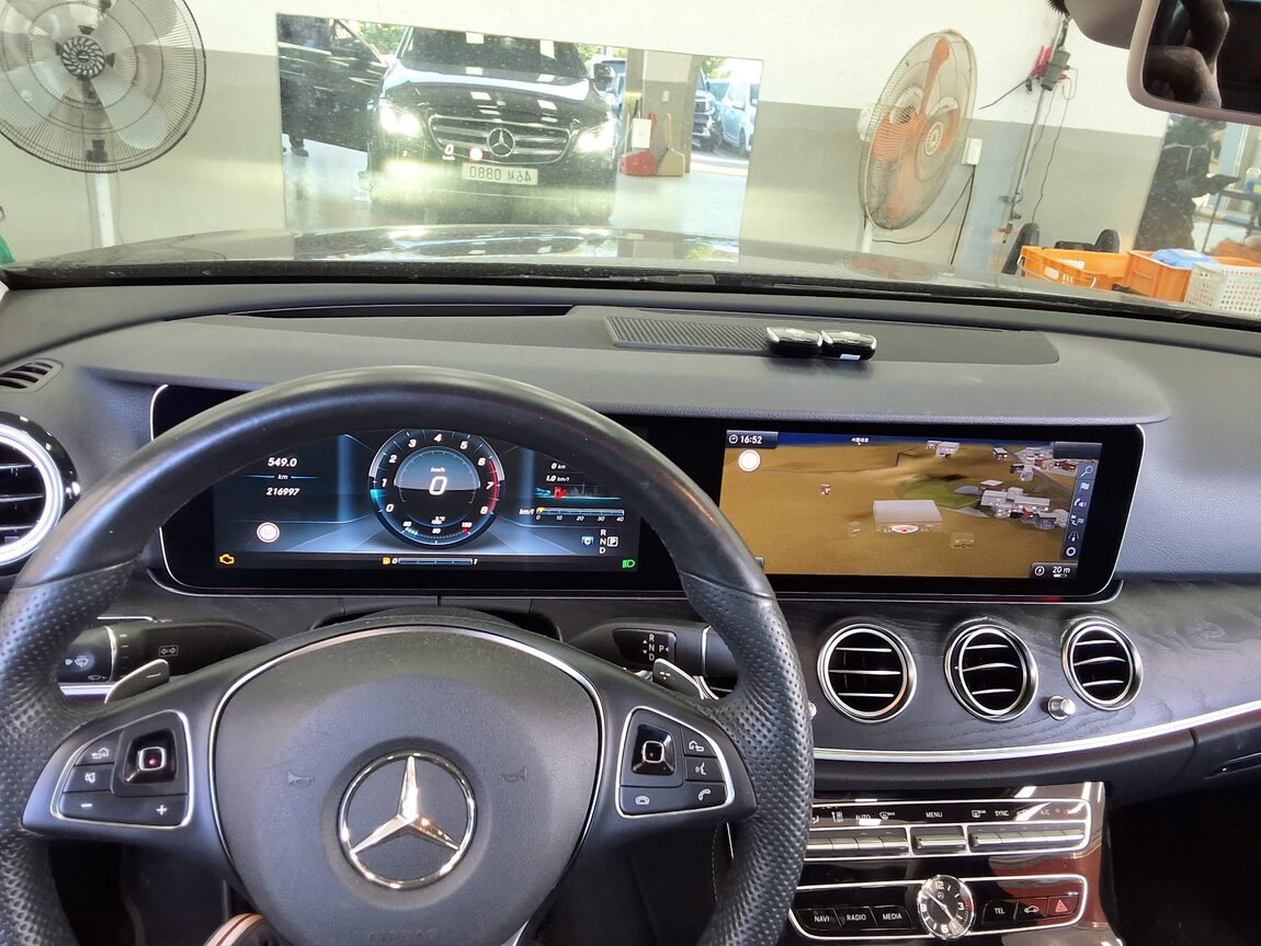MERCEDES-BENZ E-CLASS (5TH GEN) E300 AVANTGARDE 2017 - zdjęcie 17