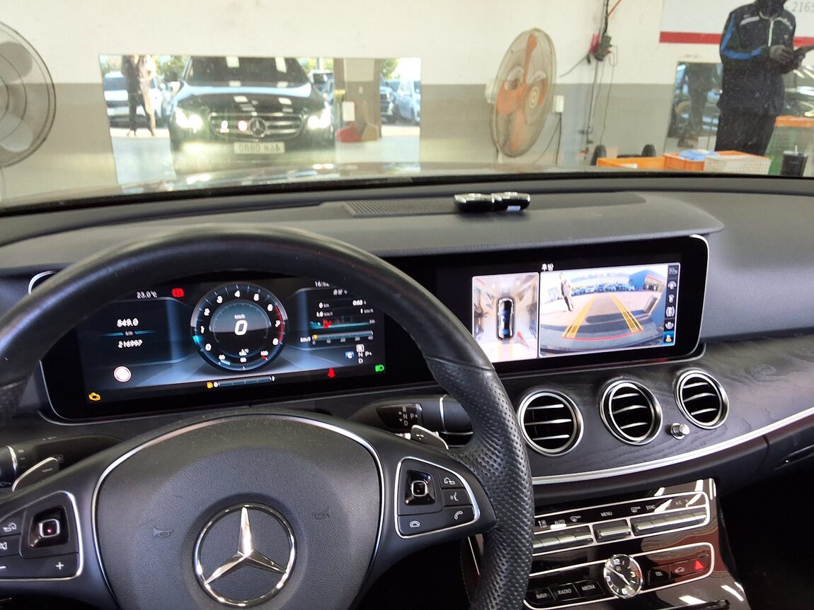 MERCEDES-BENZ E-CLASS (5TH GEN) E300 AVANTGARDE 2017 - zdjęcie 18