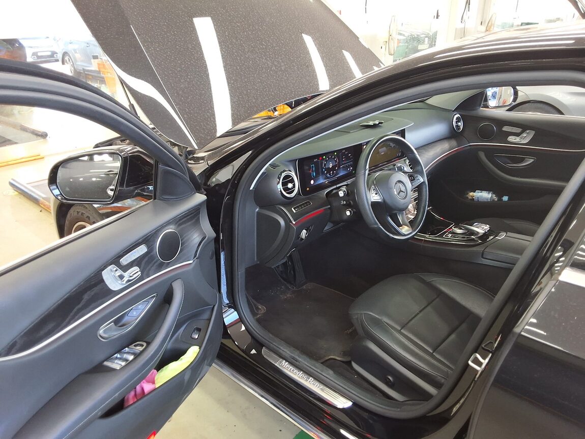 MERCEDES-BENZ E-CLASS (5TH GEN) E300 AVANTGARDE 2017 - zdjęcie 10