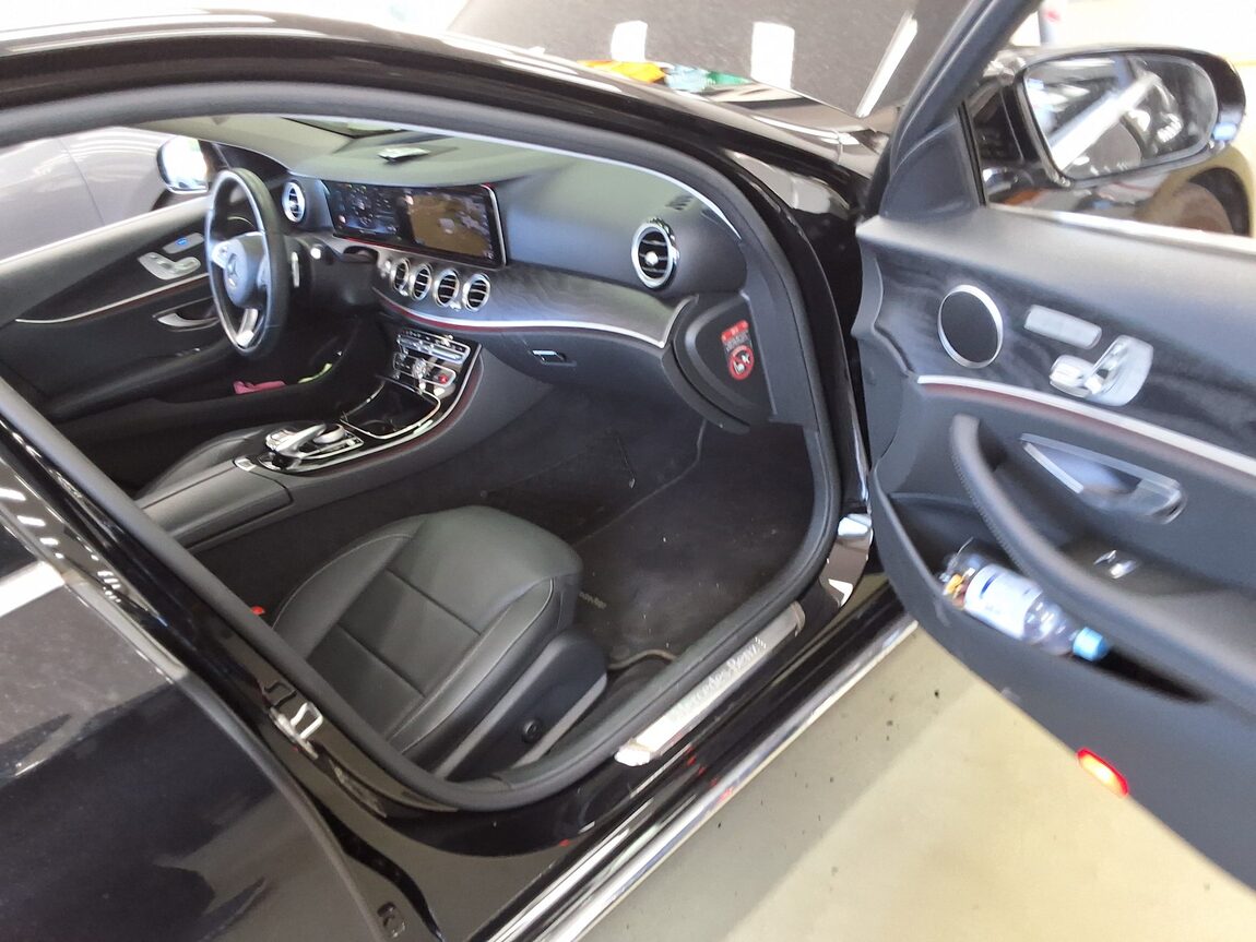 MERCEDES-BENZ E-CLASS (5TH GEN) E300 AVANTGARDE 2017 - zdjęcie 14