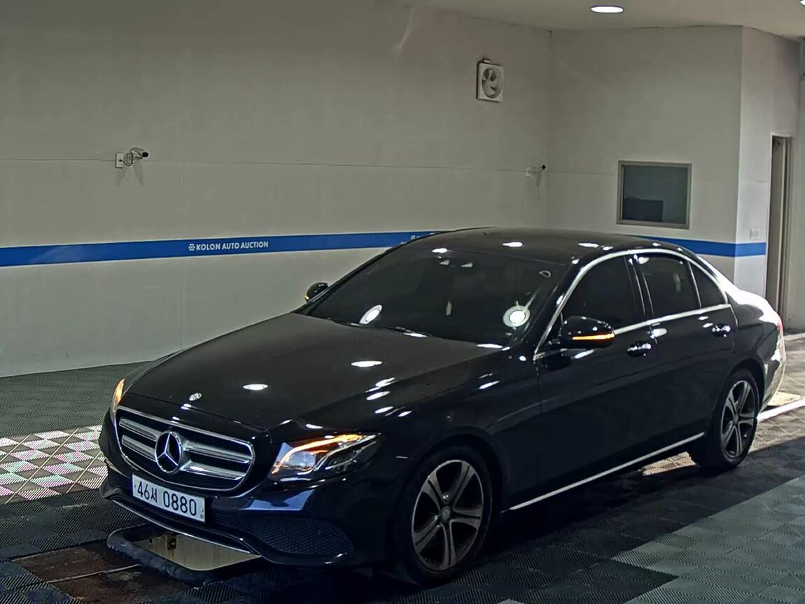 MERCEDES-BENZ E-CLASS (5TH GEN) E300 AVANTGARDE 2017 - zdjęcie 2