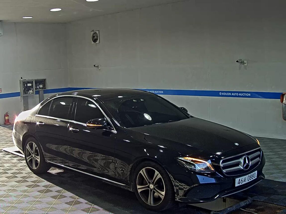 MERCEDES-BENZ E-CLASS (5TH GEN) E300 AVANTGARDE 2017 - zdjęcie 3