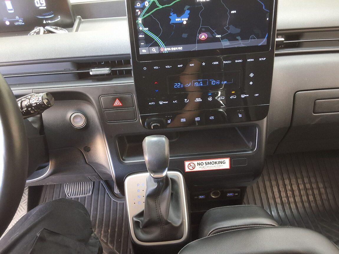 HYUNDAI STARIA 2.2 DIESEL TOURER 11-SEATER 2WD MODERN 2023 - zdjęcie 23
