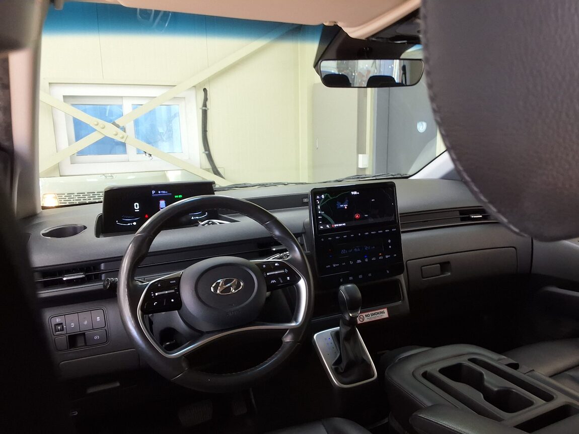 HYUNDAI STARIA 2.2 DIESEL TOURER 11-SEATER 2WD MODERN 2023 - zdjęcie 12