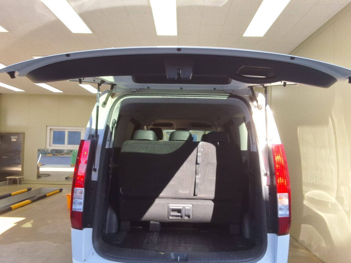 HYUNDAI STARIA 2.2 DIESEL TOURER 11-SEATER 2WD MODERN 2023 - zdjęcie 16
