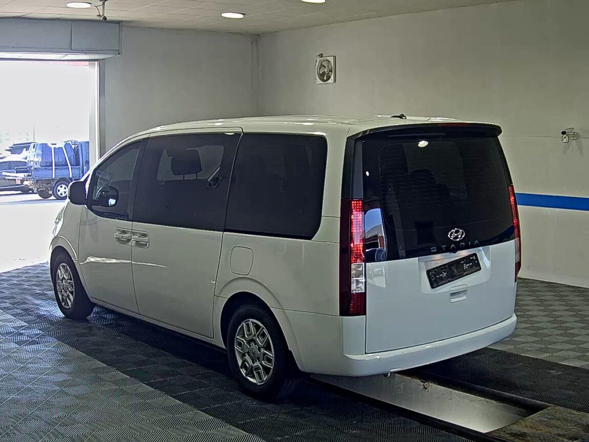 HYUNDAI STARIA 2.2 DIESEL TOURER 11-SEATER 2WD MODERN 2023 - zdjęcie 6