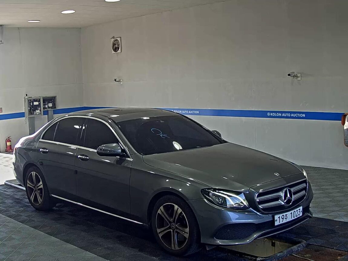 MERCEDES-BENZ E-CLASS (5TH GEN) E300 AVANTGARDE 2019 - zdjęcie 3