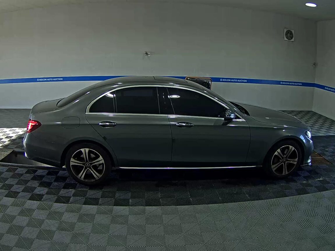 MERCEDES-BENZ E-CLASS (5TH GEN) E300 AVANTGARDE 2019 - zdjęcie 4