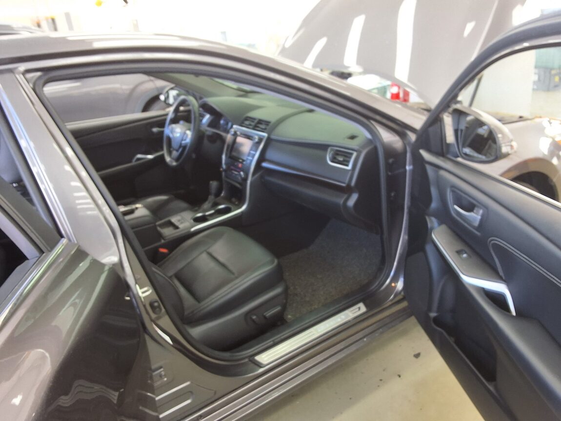TOYOTA CAMRY (9TH GEN) 2.5 XLE 2016 - zdjęcie 14