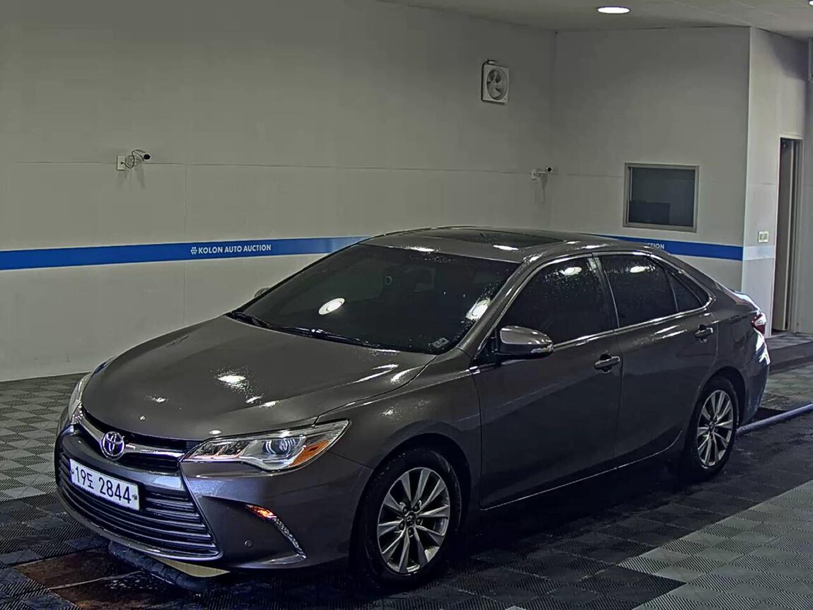 TOYOTA CAMRY (9TH GEN) 2.5 XLE 2016 - zdjęcie 2