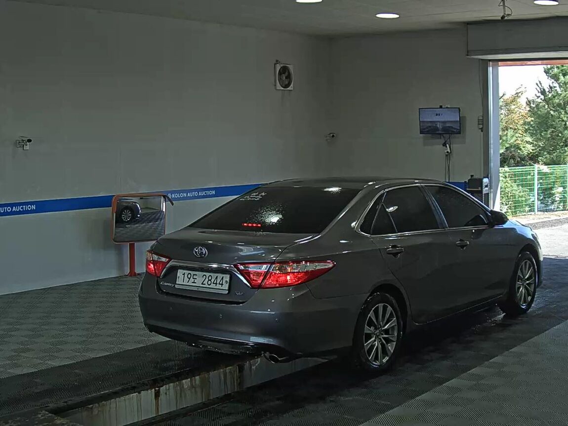TOYOTA CAMRY (9TH GEN) 2.5 XLE 2016 - zdjęcie 5