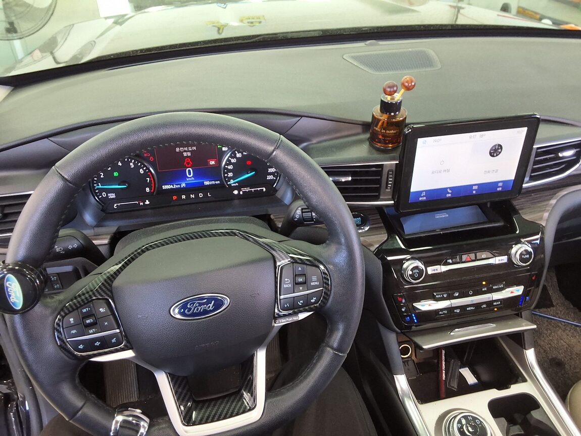 FORD EXPLORER (6TH GEN) 2.3 AWD LIMITED 2022 - zdjęcie 17