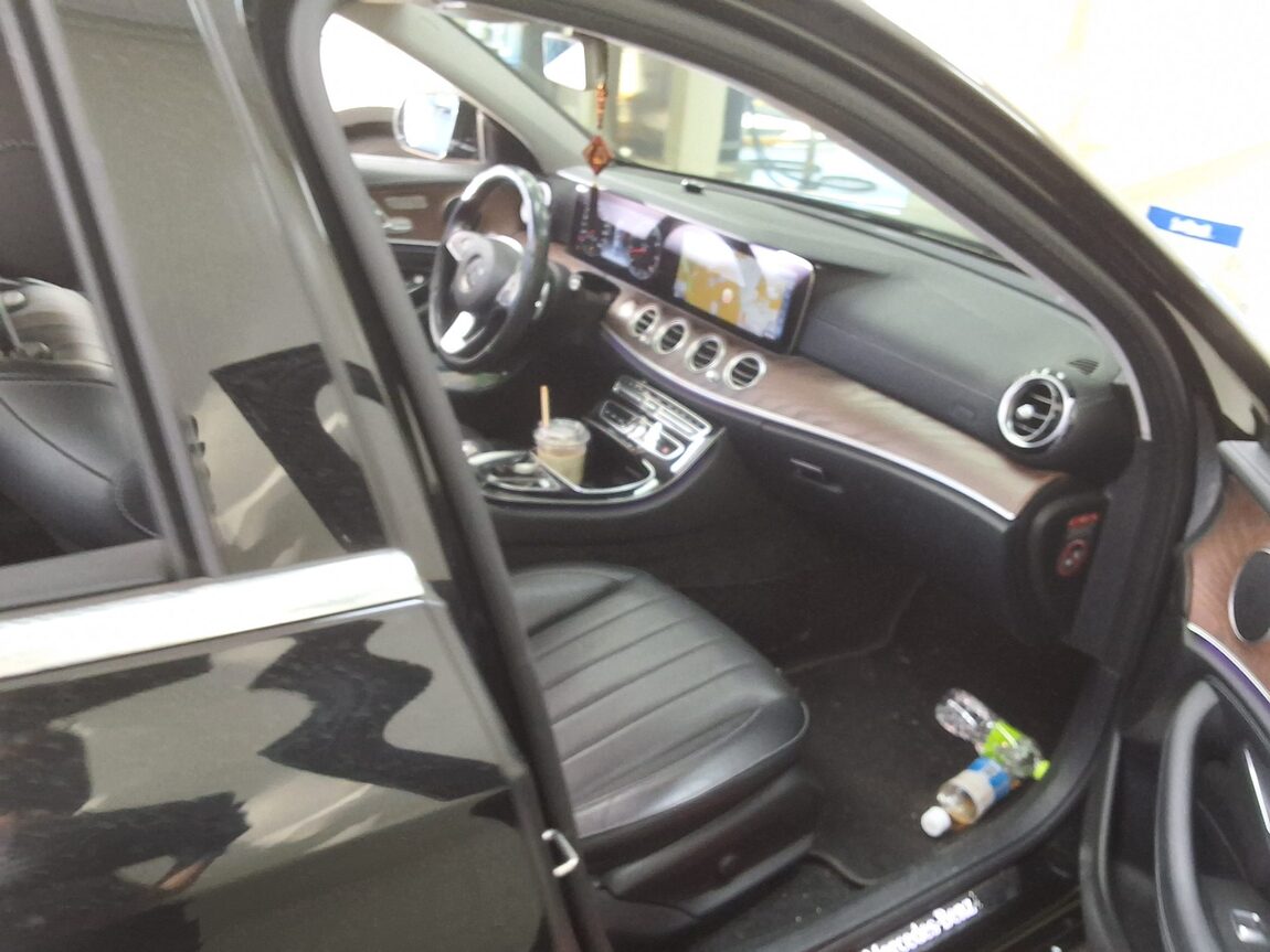 MERCEDES-BENZ E-CLASS (5TH GEN) E300 4MATIC EXCLUSIVE 2017 - zdjęcie 15