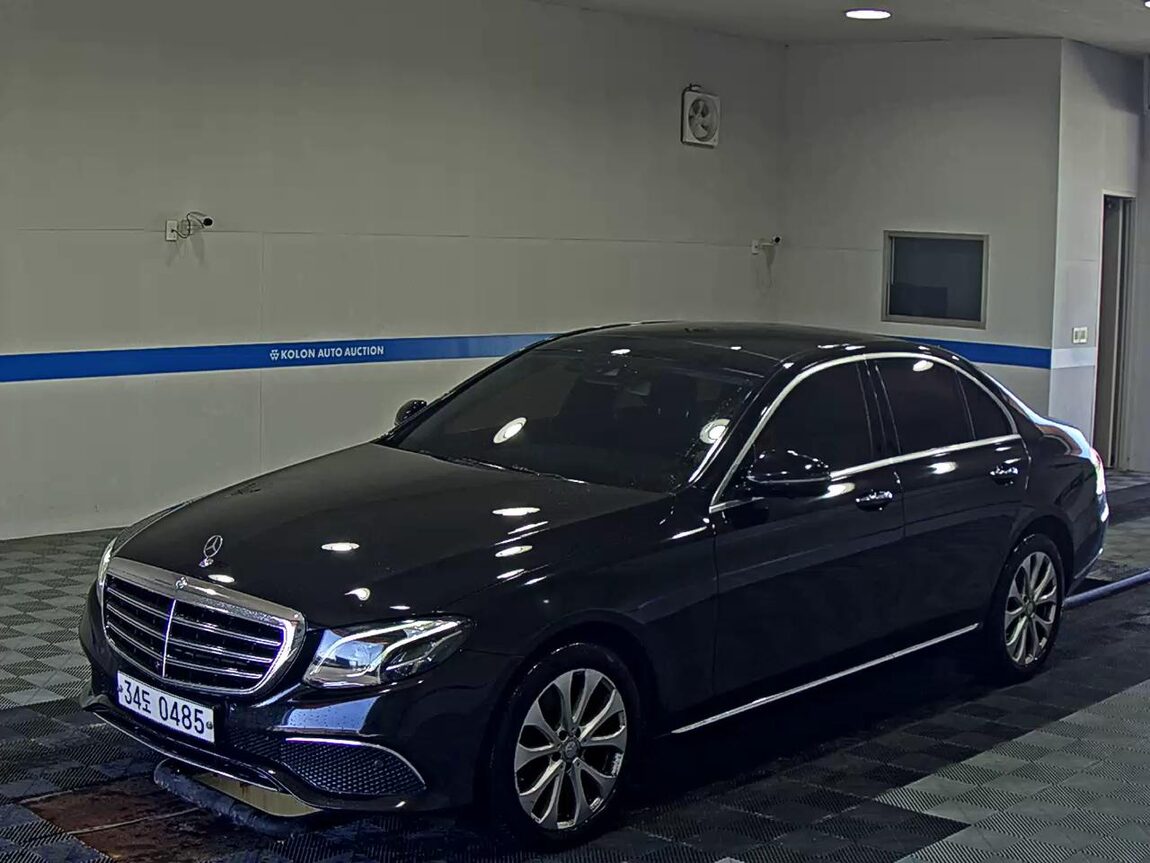 MERCEDES-BENZ E-CLASS (5TH GEN) E300 4MATIC EXCLUSIVE 2017 - zdjęcie 2