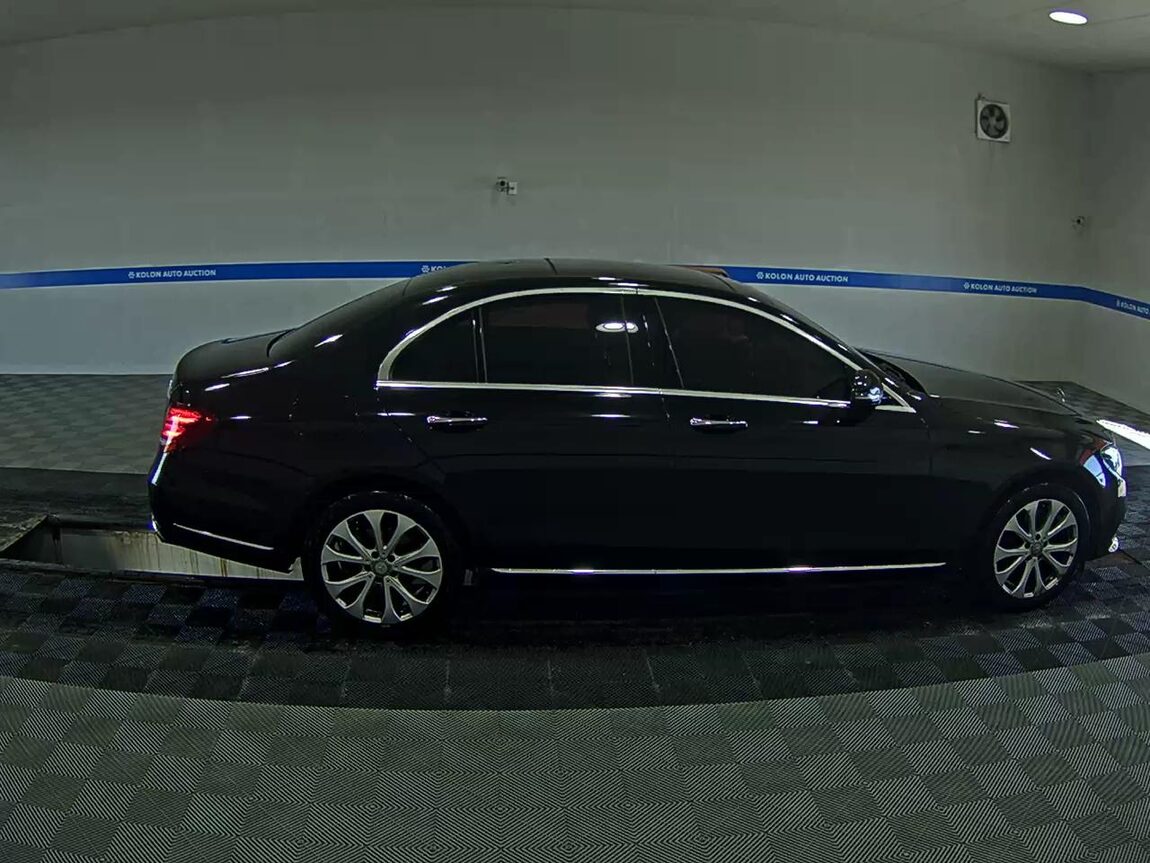MERCEDES-BENZ E-CLASS (5TH GEN) E300 4MATIC EXCLUSIVE 2017 - zdjęcie 4
