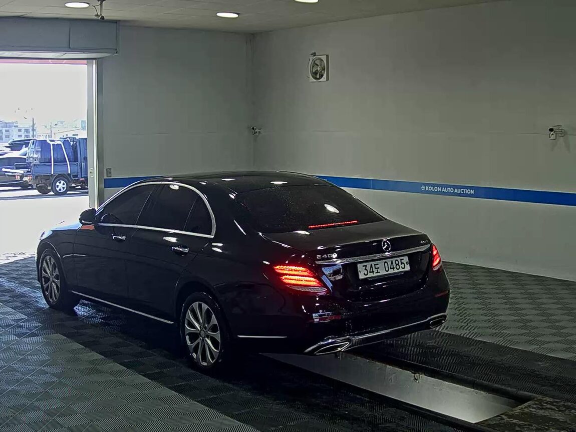MERCEDES-BENZ E-CLASS (5TH GEN) E300 4MATIC EXCLUSIVE 2017 - zdjęcie 6