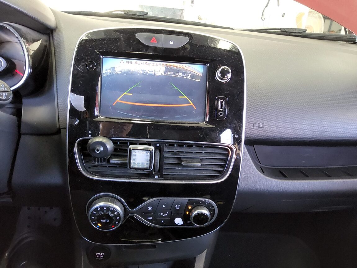 RENAULT (SAMSUNG) CLIO 1.5 DIESEL ICONIC 2019 - zdjęcie 18