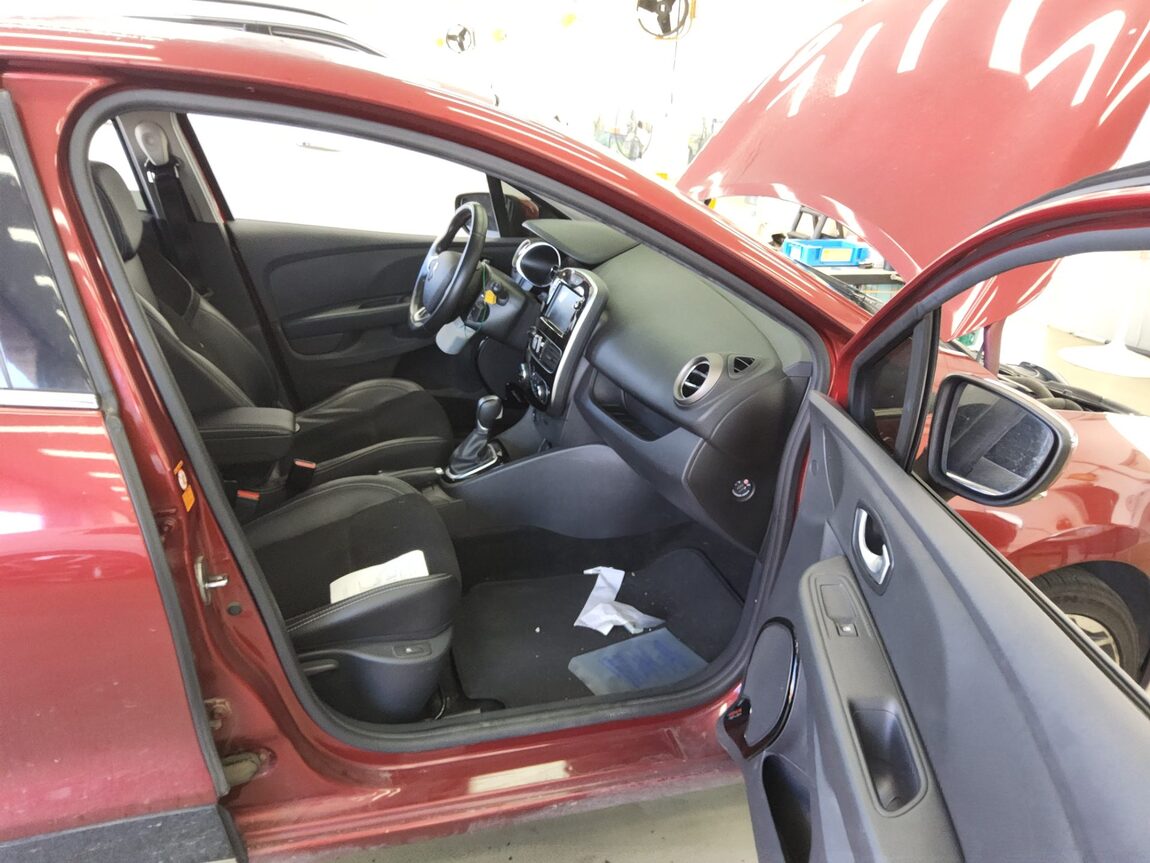 RENAULT (SAMSUNG) CLIO 1.5 DIESEL ICONIC 2019 - zdjęcie 14