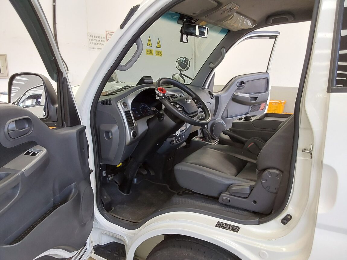 KIA THE NEW BONGO III CARGO BUILT-IN BOX TRUCK LOW DECK MODEL 2020 - zdjęcie 10