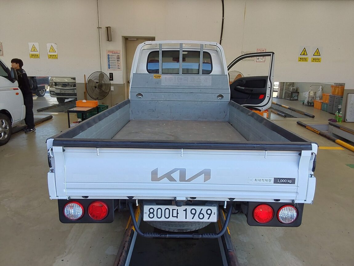 KIA THE NEW BONGO III CARGO BUILT-IN BOX TRUCK LOW DECK MODEL 2020 - zdjęcie 13