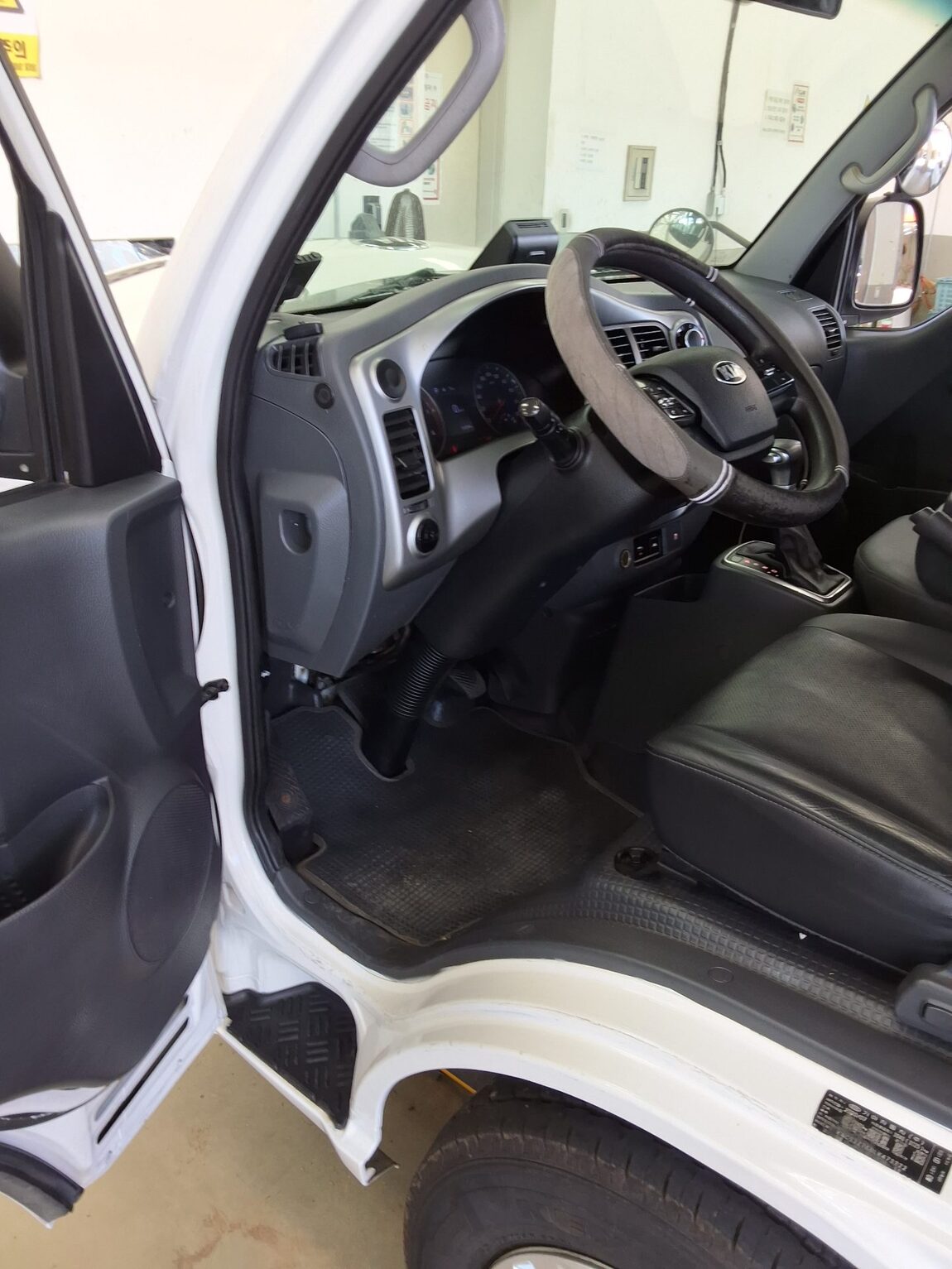KIA THE NEW BONGO III CARGO 1 TON KING CAB EXTRA LONG WHEELBASE L LITE 2020 - zdjęcie 10