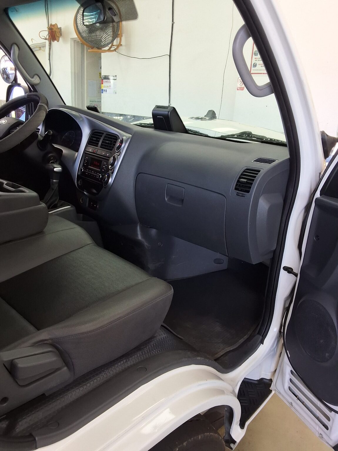 KIA THE NEW BONGO III CARGO 1 TON KING CAB EXTRA LONG WHEELBASE L LITE 2020 - zdjęcie 12