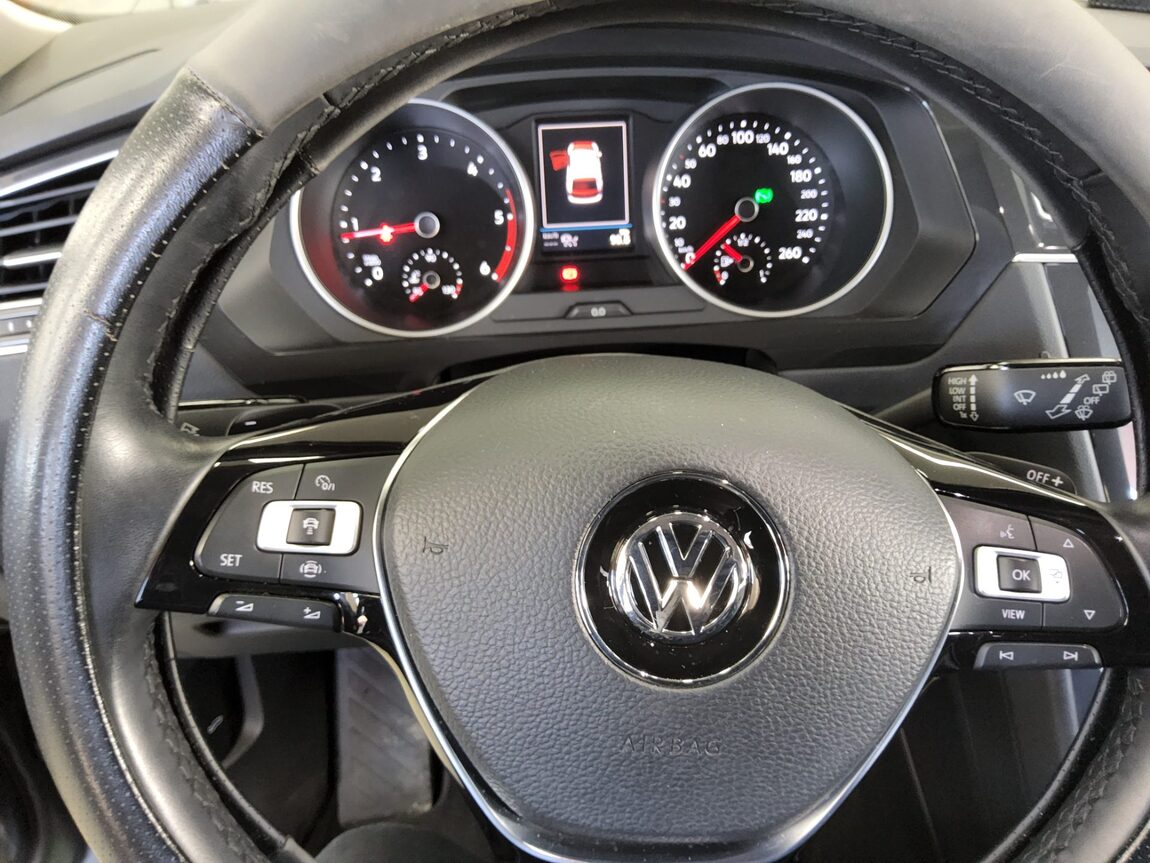 VOLKSWAGEN TIGUAN (2ND GEN) 2.0 TDI PREMIUM 2020 - zdjęcie 17