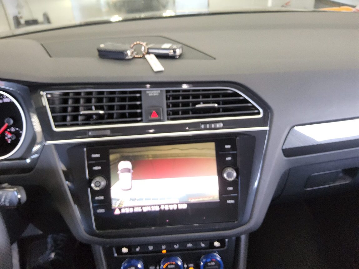VOLKSWAGEN TIGUAN (2ND GEN) 2.0 TDI PREMIUM 2020 - zdjęcie 18