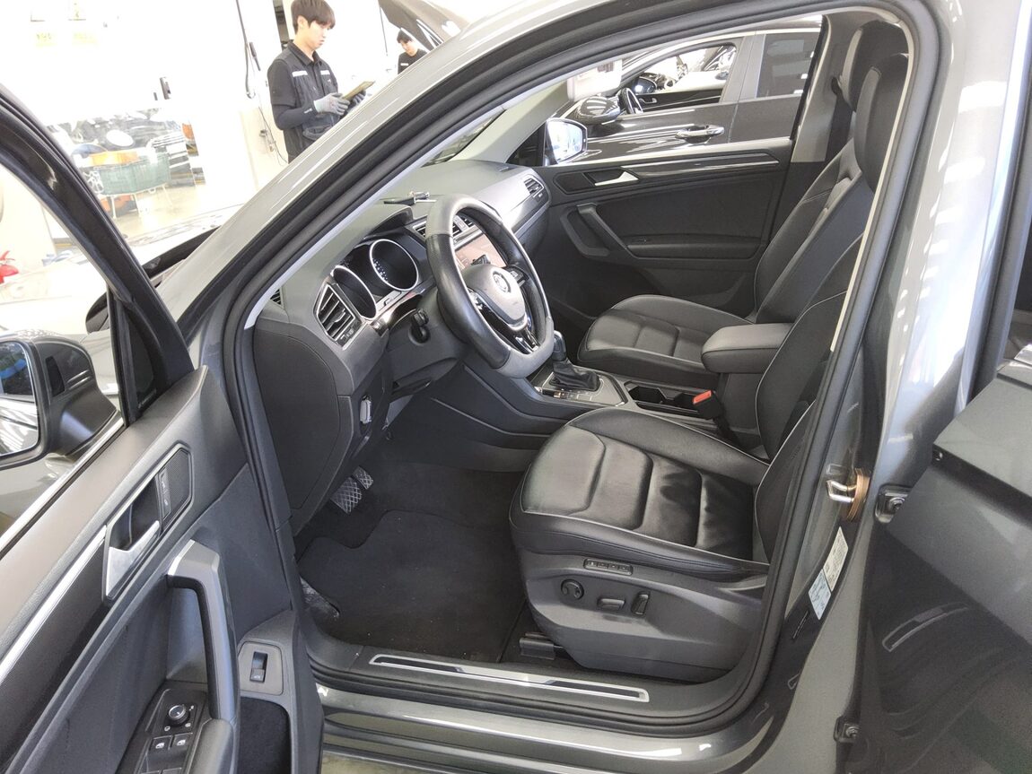 VOLKSWAGEN TIGUAN (2ND GEN) 2.0 TDI PREMIUM 2020 - zdjęcie 10