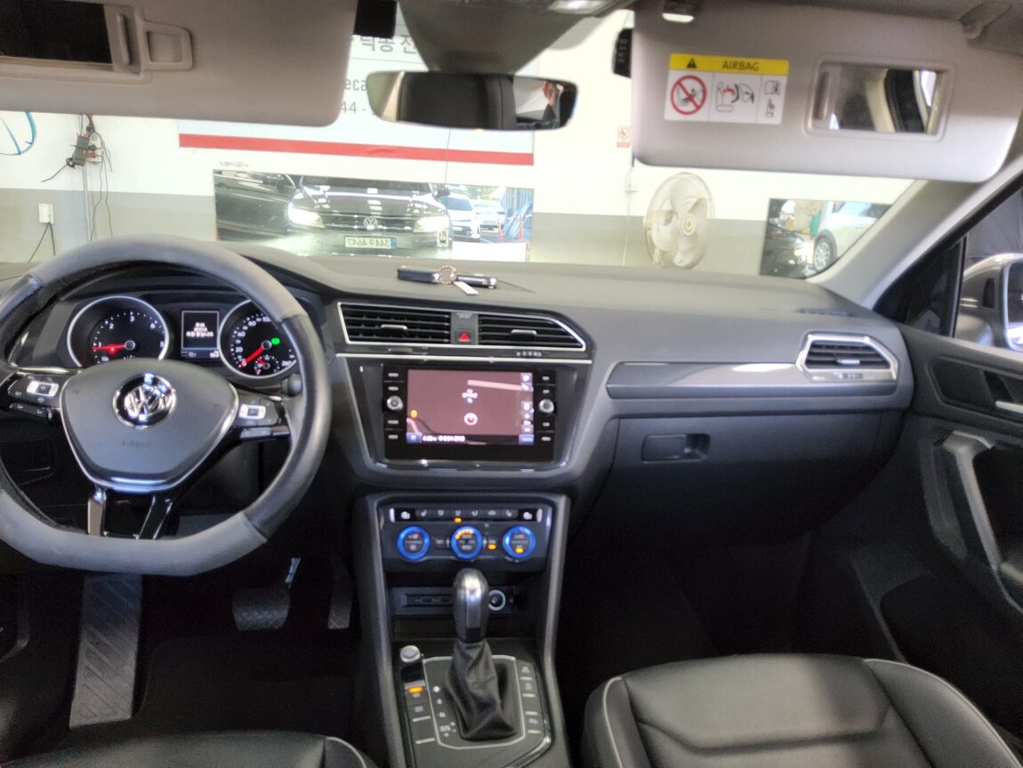 VOLKSWAGEN TIGUAN (2ND GEN) 2.0 TDI PREMIUM 2020 - zdjęcie 11