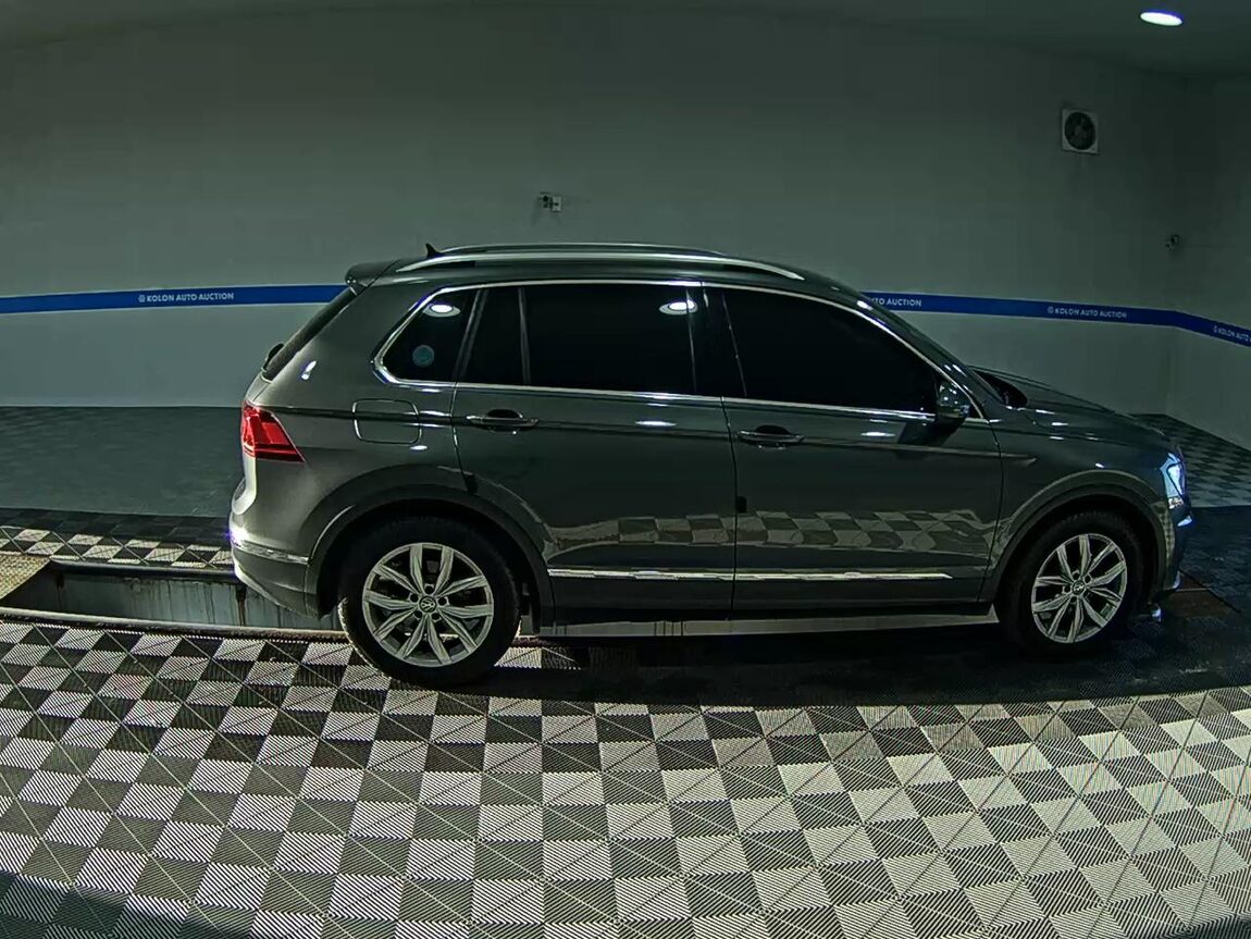 VOLKSWAGEN TIGUAN (2ND GEN) 2.0 TDI PREMIUM 2020 - zdjęcie 4