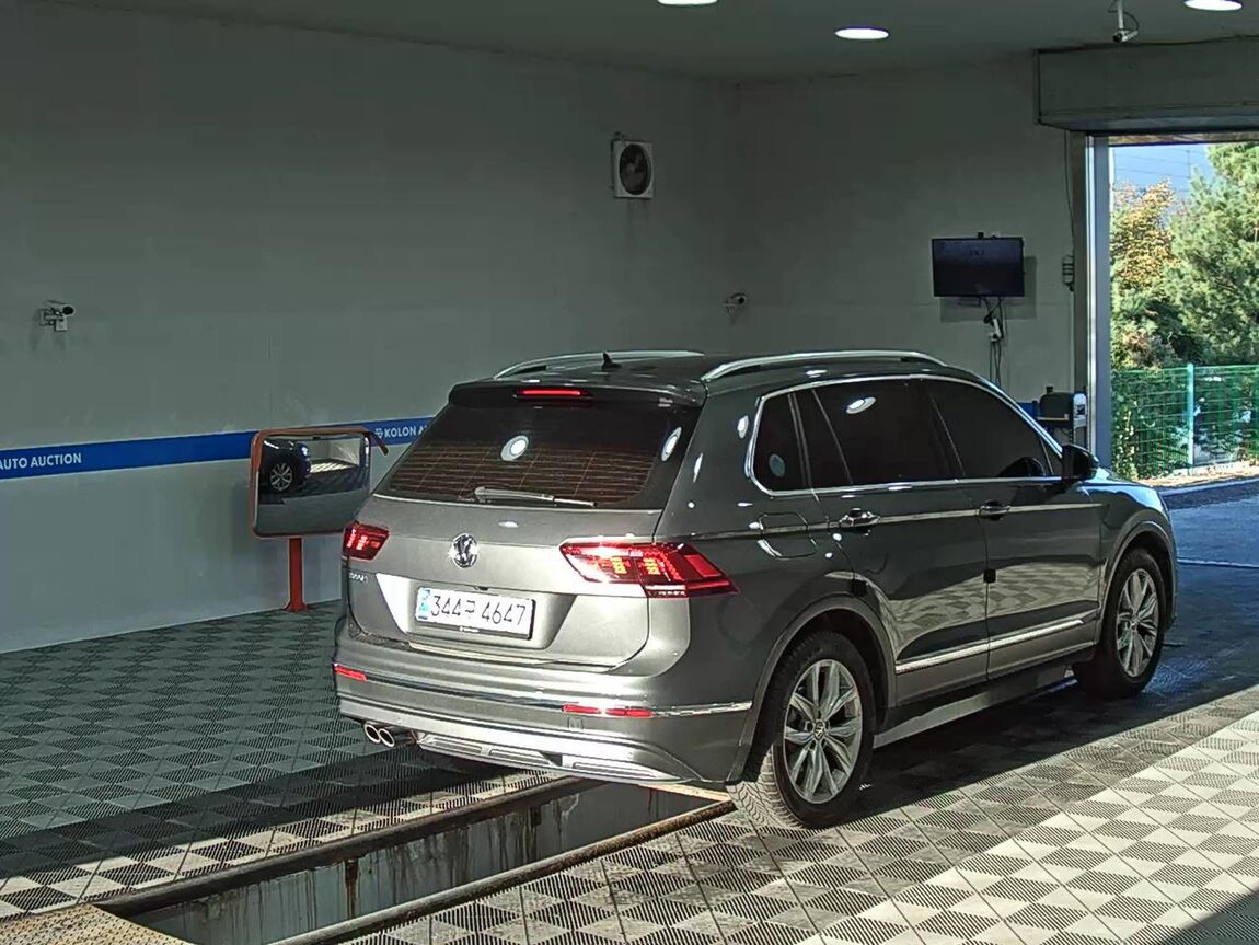 VOLKSWAGEN TIGUAN (2ND GEN) 2.0 TDI PREMIUM 2020 - zdjęcie 5
