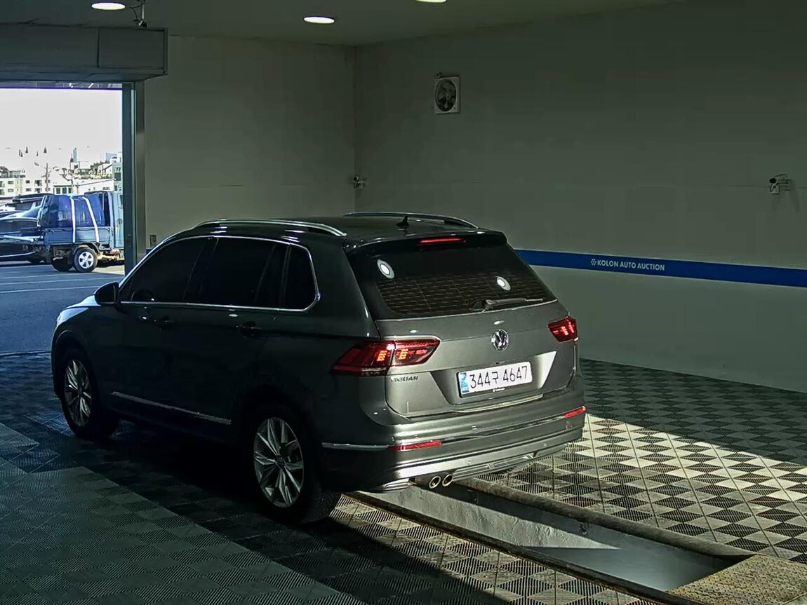 VOLKSWAGEN TIGUAN (2ND GEN) 2.0 TDI PREMIUM 2020 - zdjęcie 6