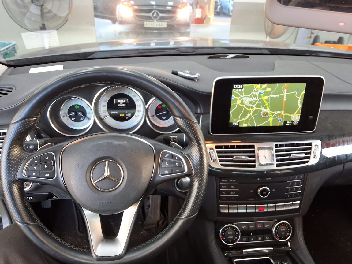 MERCEDES-BENZ CLS-CLASS (2ND GEN) CLS350 d 4MATIC 2016 - zdjęcie 17